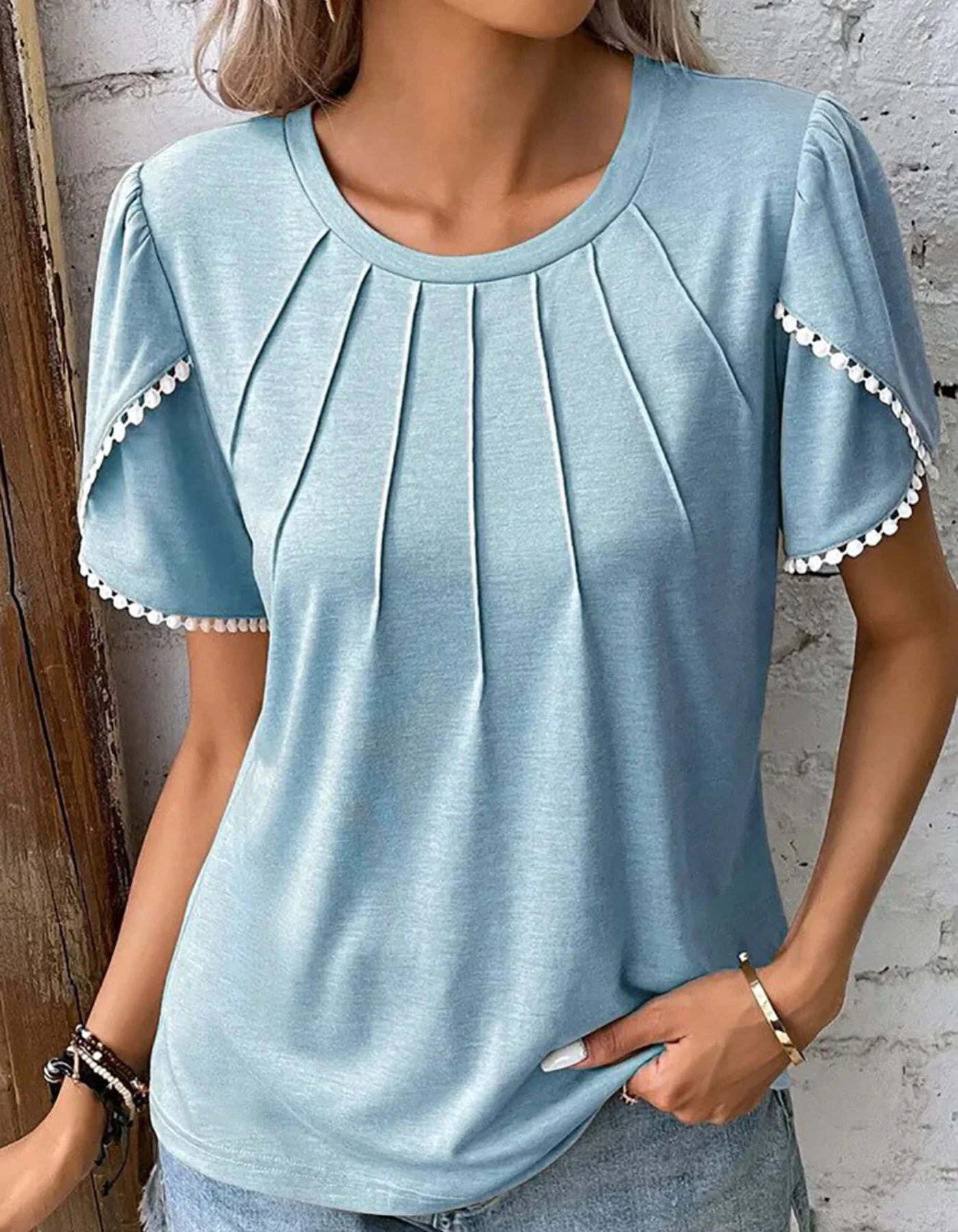 Elegant Women's White Top – Stylish Blouse for Casual and Formal Occasions