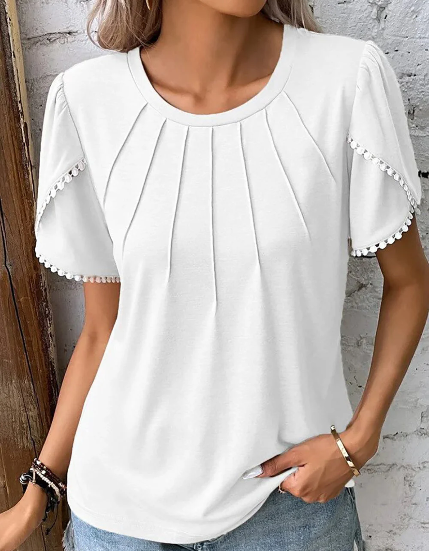 Elegant Women's White Top – Stylish Blouse for Casual and Formal Occasions