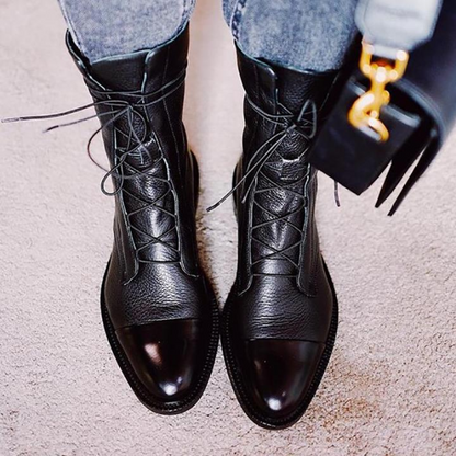 Women's Black Flat Boots – Stylish Comfortable Footwear for Everyday Wear